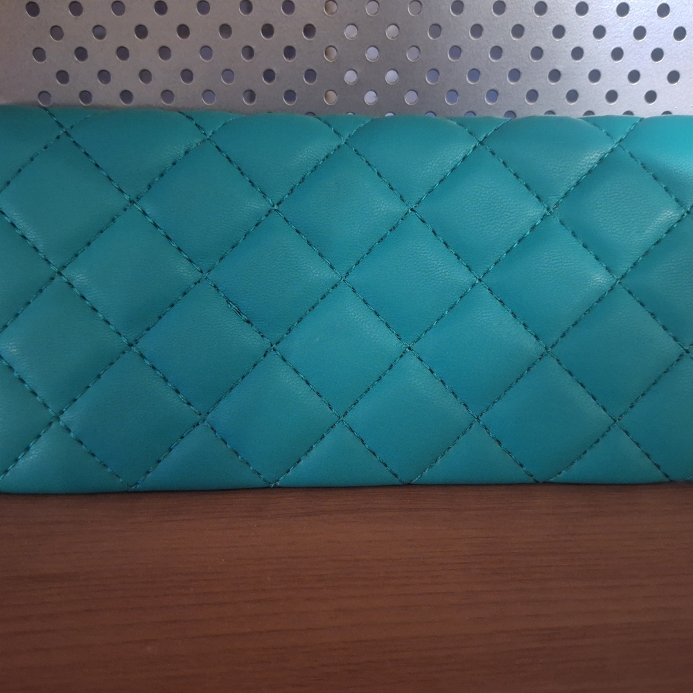NWT Badgley Mischka Quilted Turquoise Wallet - Picture 2 of 4